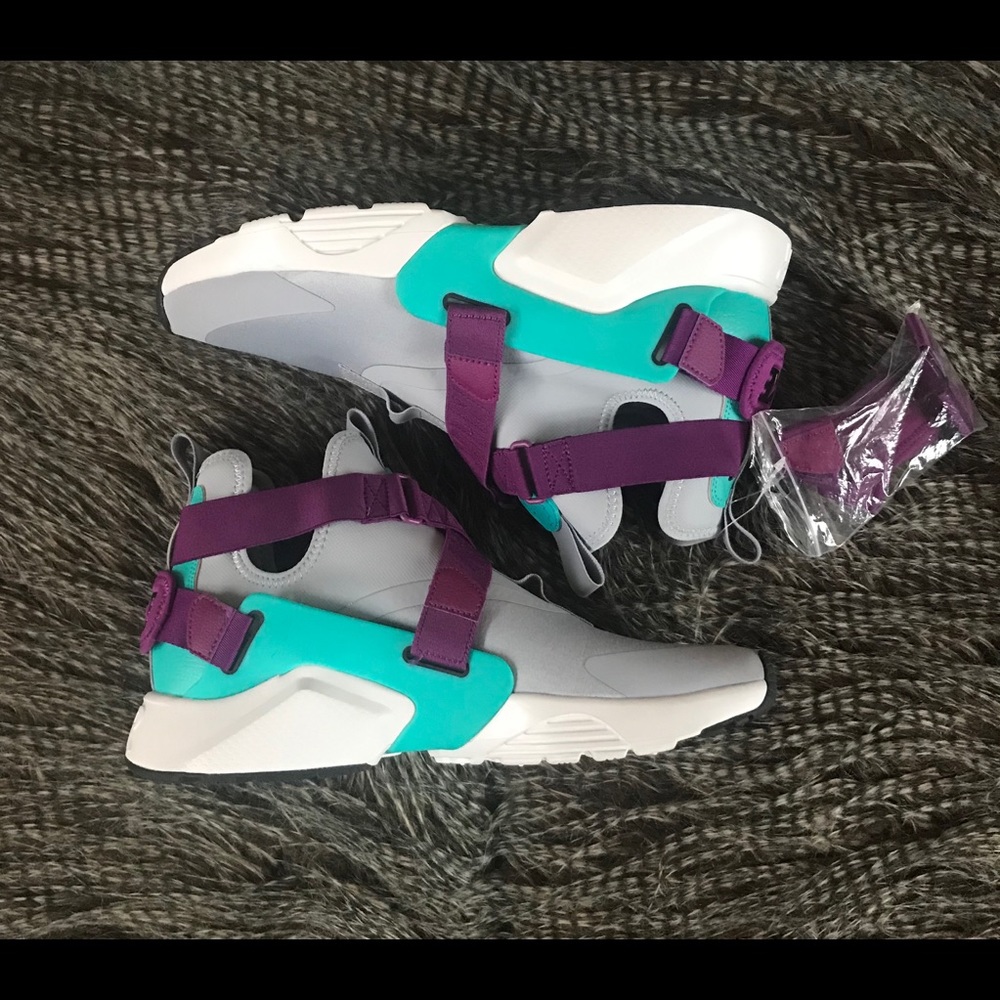 Nike Air Huarache Sneakers Women’s Size 11.5